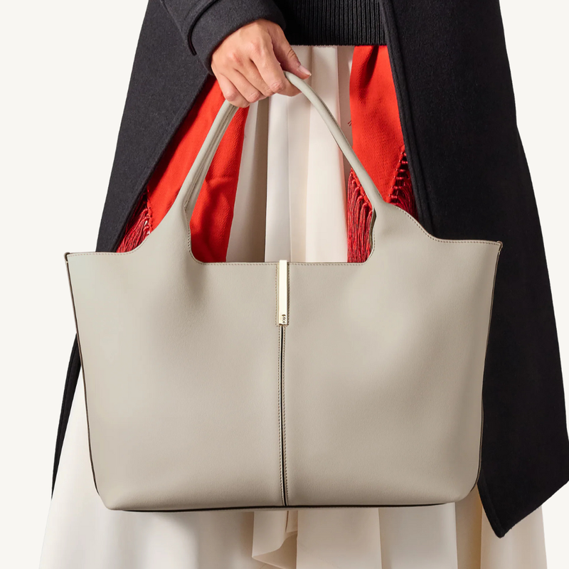 Shopping Bag in Leather Medium-Small