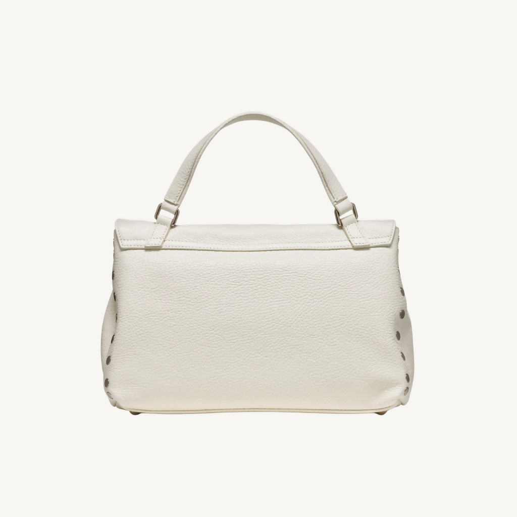 حقيبة بوستينا صغيرة من الجلد المدقوق