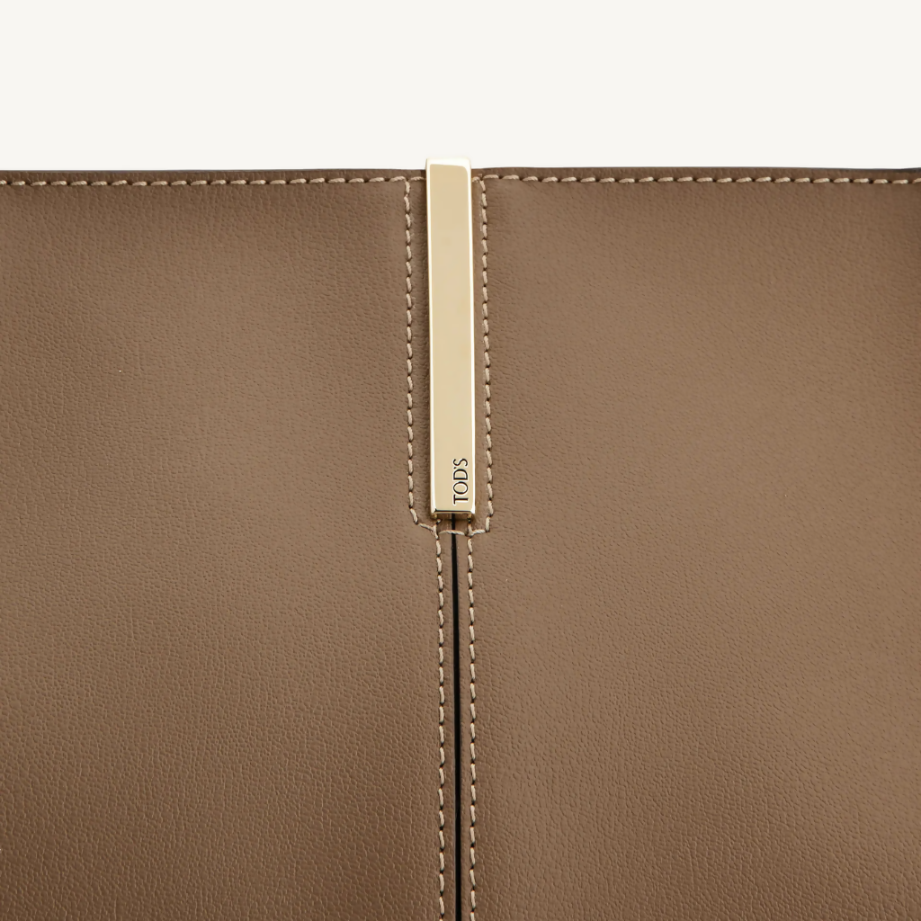 Shopping Bag in Leather Medium-Small