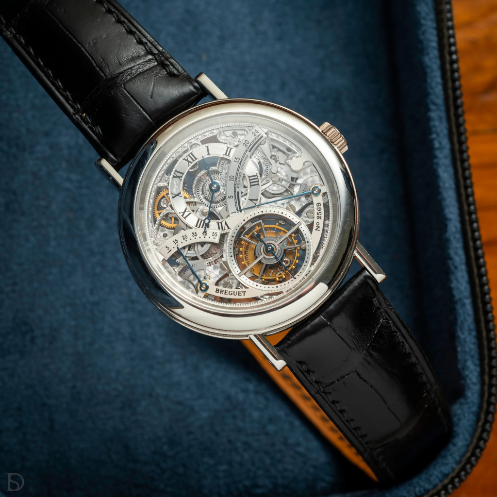 حزام من جلد التمساح باللون الأسود غير اللامع