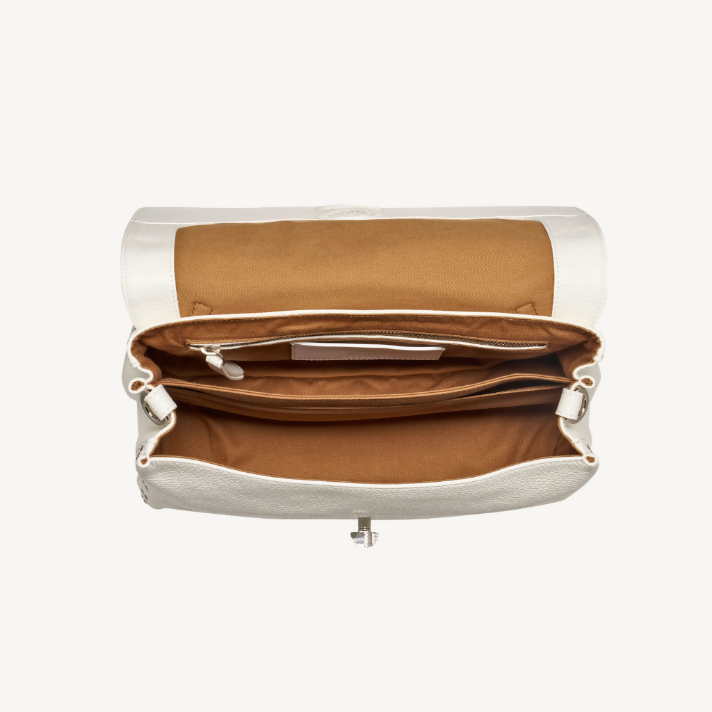 حقيبة بوستينا صغيرة من الجلد المدقوق