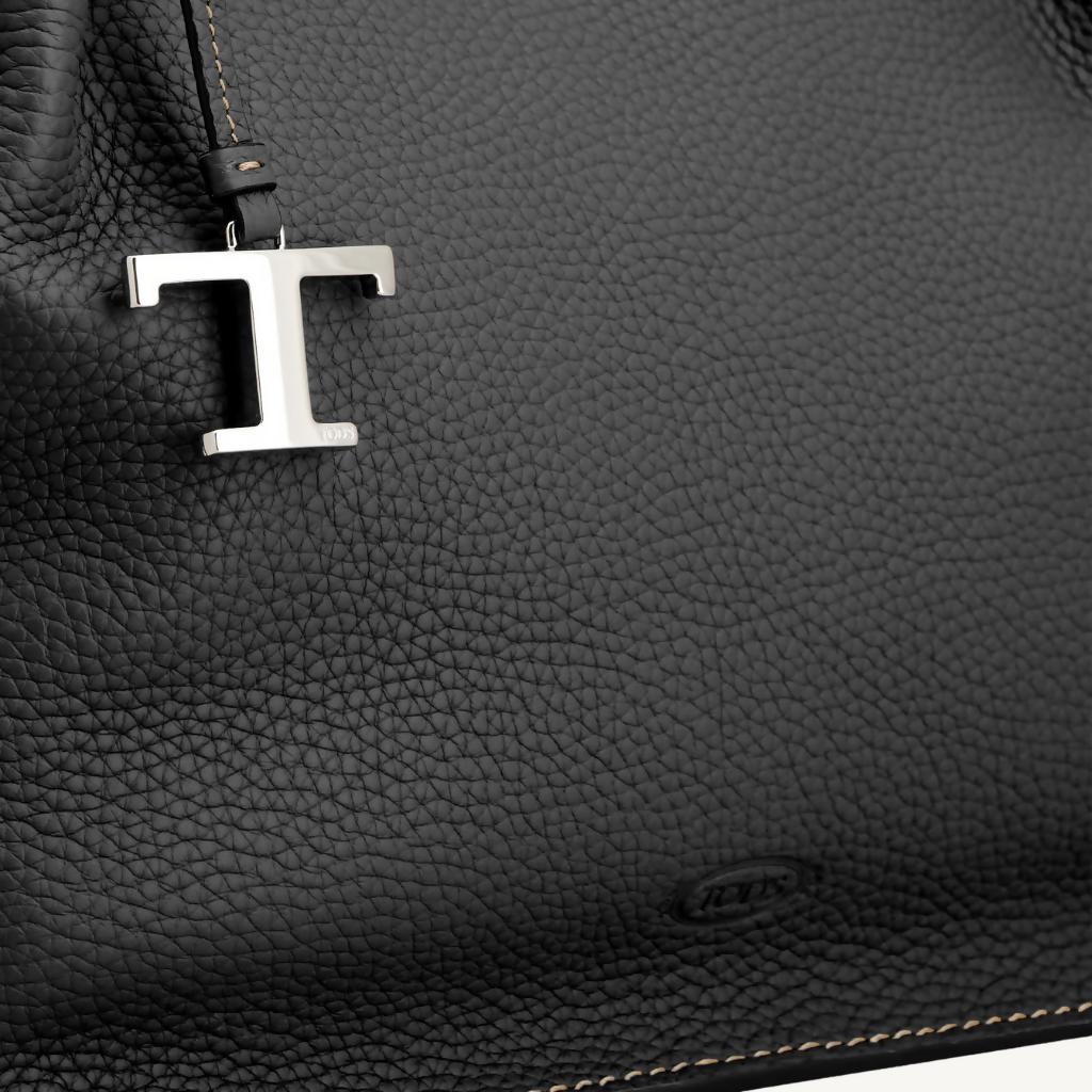 Bucket Bag in Leather Medium