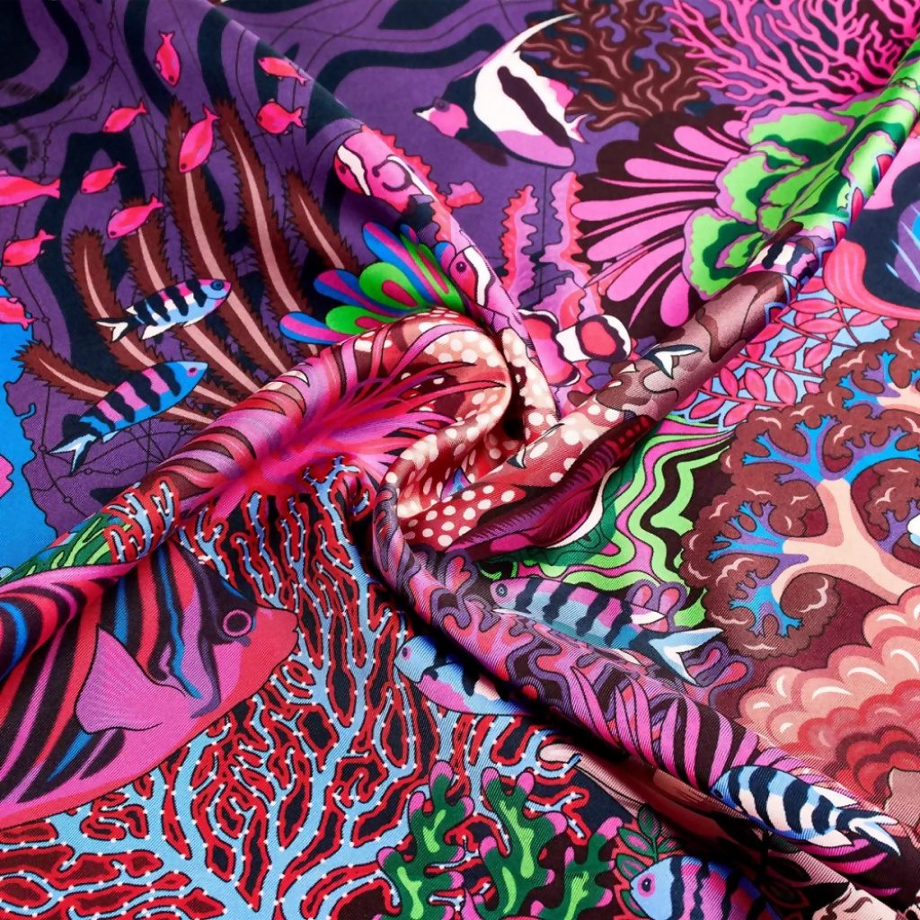 شال البحر الأحمر من الحرير