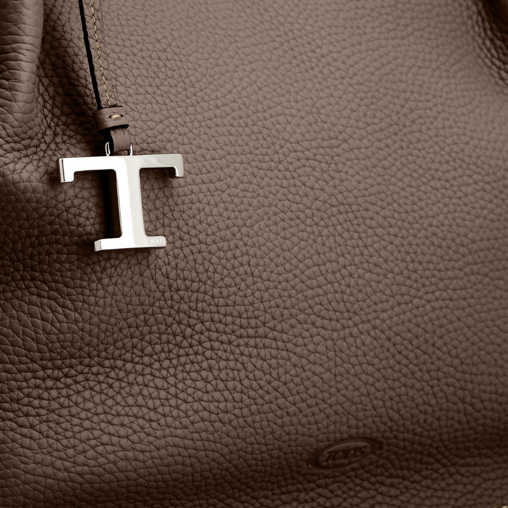 Bucket Bag in Leather Medium