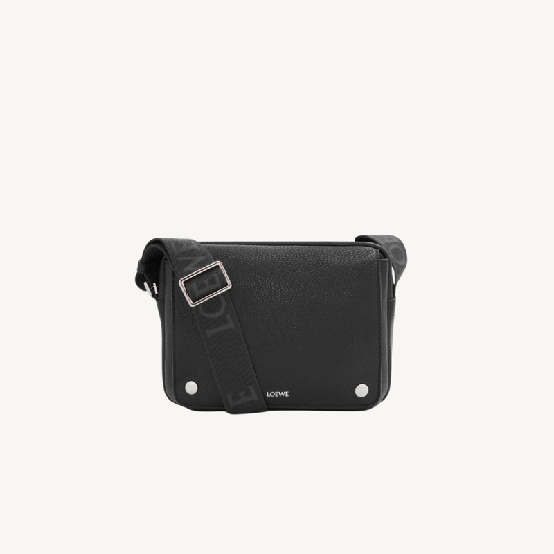 Medium Pebble Messenger Bag