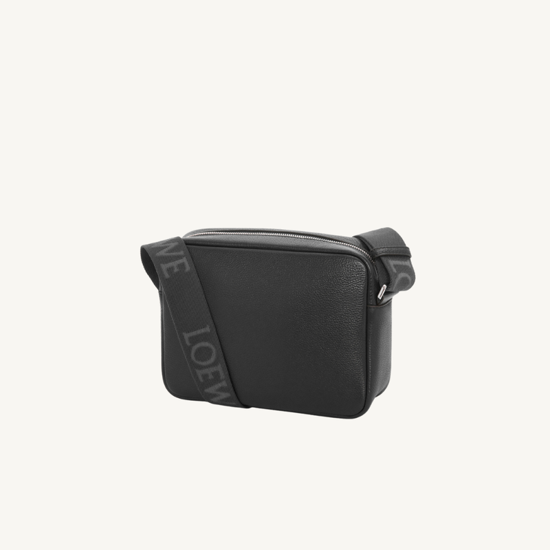 Medium Pebble Messenger Bag