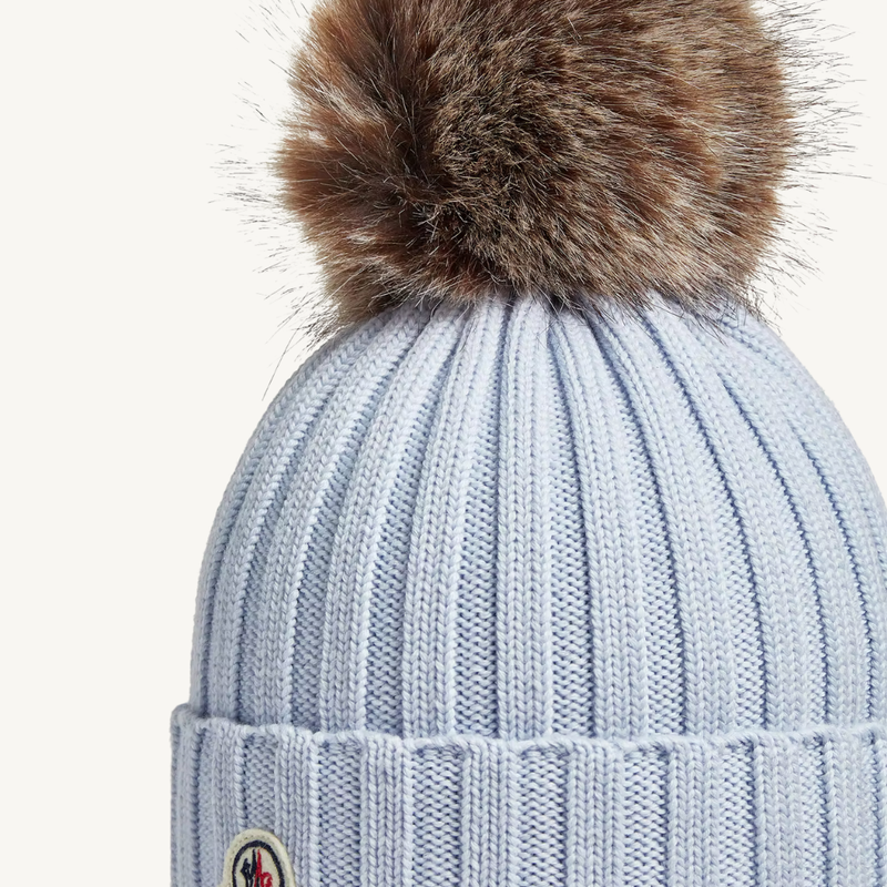 قبعة صوفية مع بوم بوم