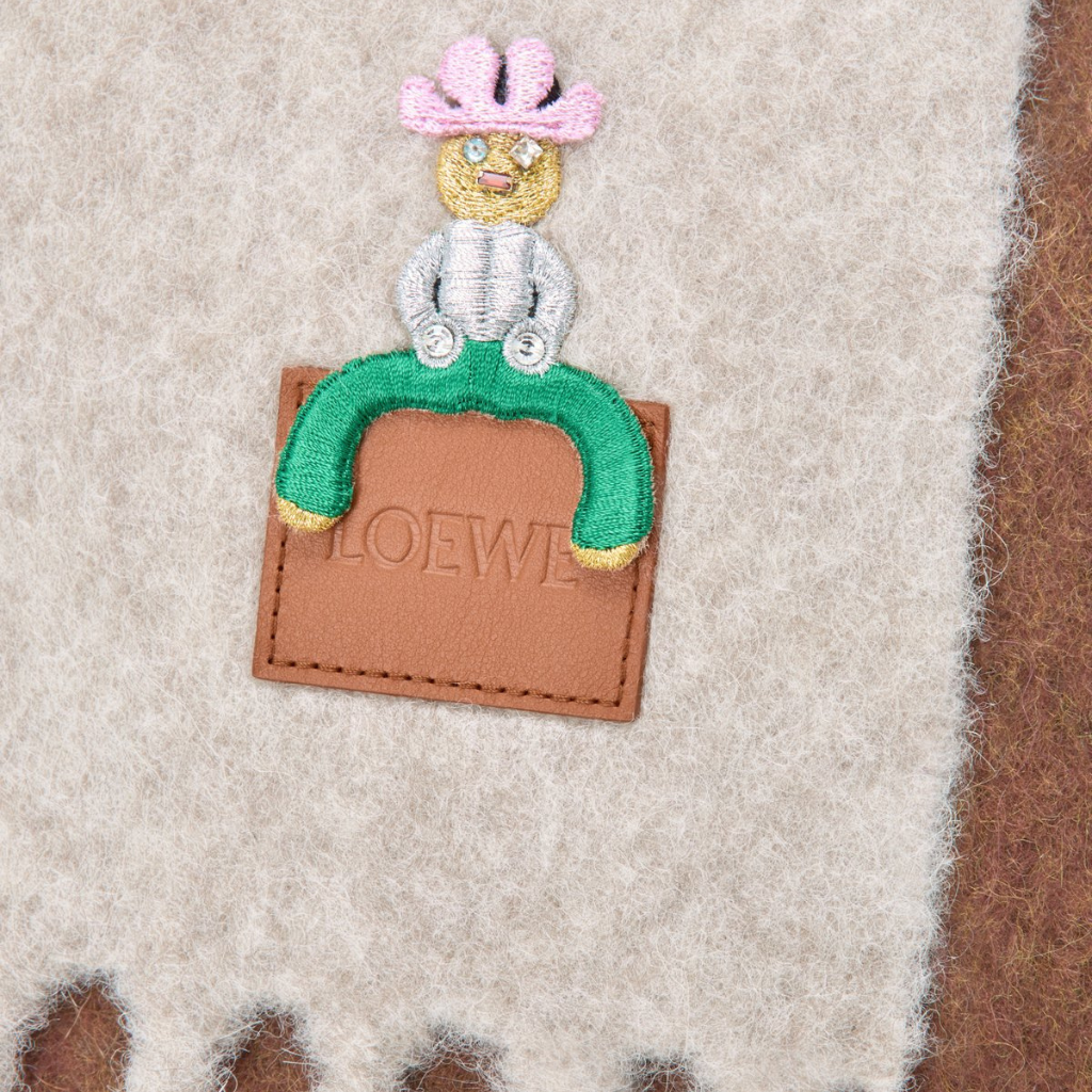 شال من مزيج الألبكة والصوف