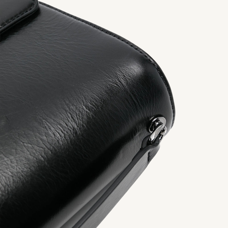 Vlogo Medium Bold Edition