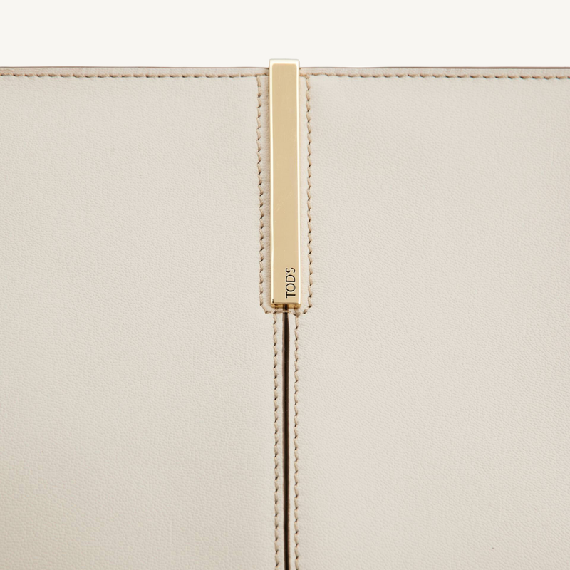 Shopping Bag in Leather Medium-Small