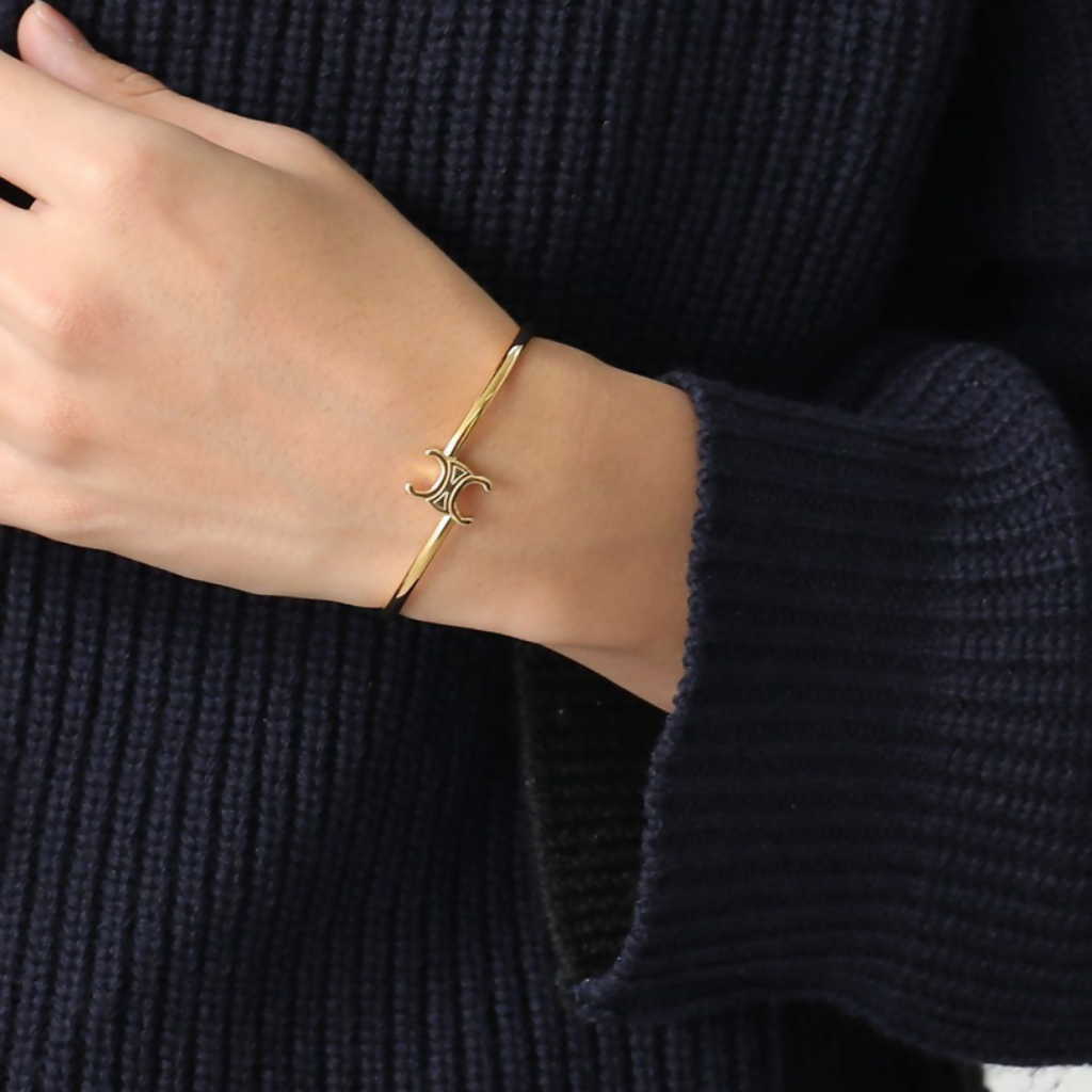 Triomphe Asymmetric Cuff