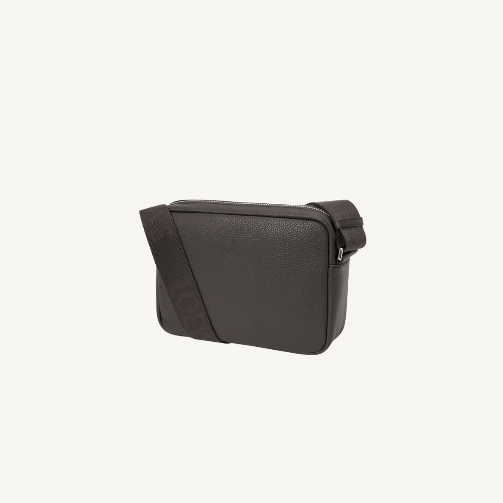 Medium Pebble Messenger Bag